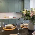 Luxury 2br In Old Town With Ac By Easybnb Premium *