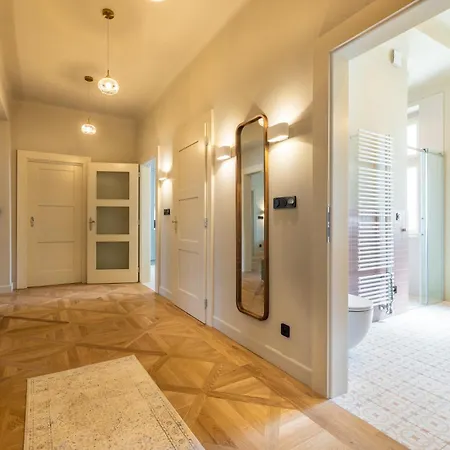 Luxury 2 Bedroom With Ac In The Old Town Apartment