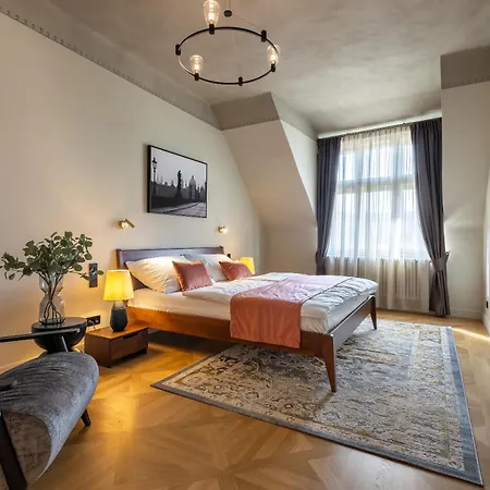 Luxury 2 Bedroom With Ac In The Old Town Apartman