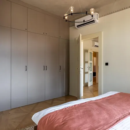 Apartman Luxury 2 Bedroom With Ac In The Old Town