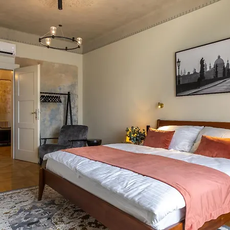 Luxury 2 Bedroom With Ac In The Old Town Apartman