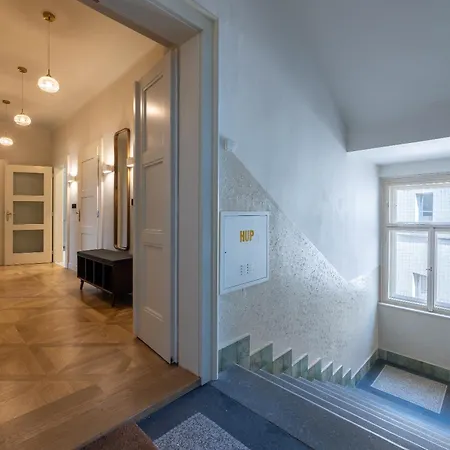 Luxury 2 Bedroom With Ac In The Old Town Appartement